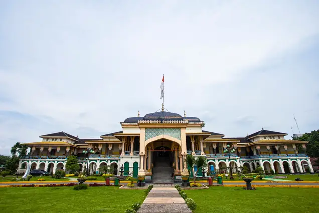 Tour Medan Danau Toba 3D2N Istana Maimoon