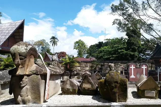 Tour Medan Danau Toba 3D2N Makam Raja Sidabutar
