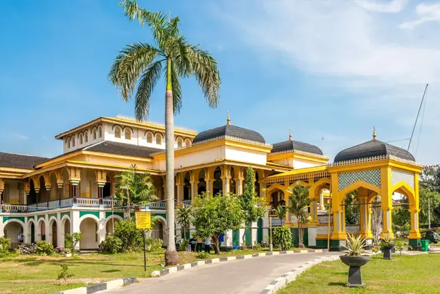 Tour Medan Danau Toba 4D3N Istana Maimoon