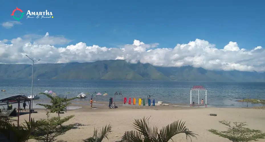 Pantai Pasir Putih Parbaba